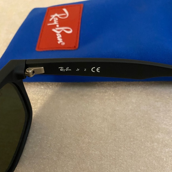 Ray-Ban Classic Wayfarer Gradient Sunglasses in Kids Junior size!! - Picture 4 of 7